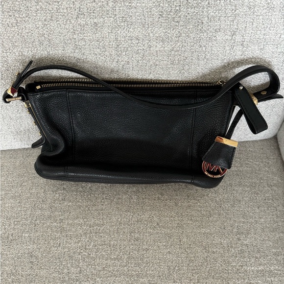 Michael Kors black soft leather. Very nice to touch smooth - Picture 2 of 2